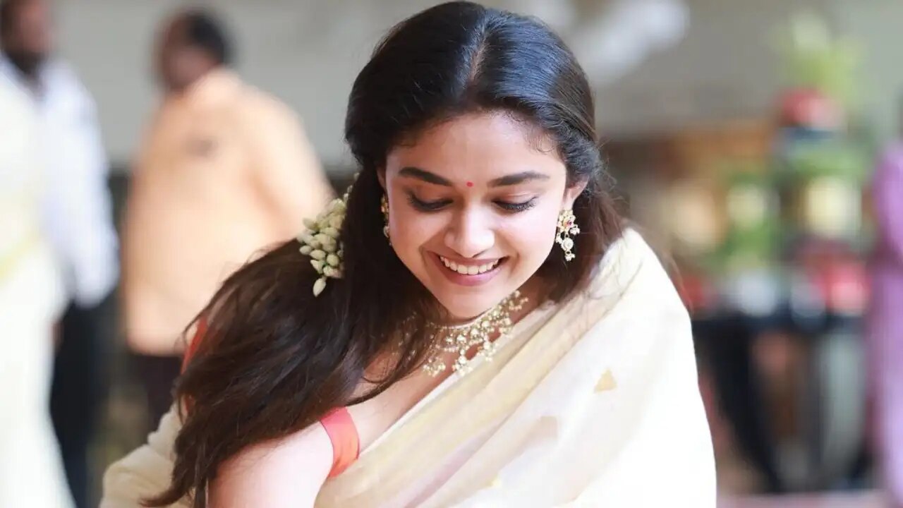 Onam 2022: Keerthy Suresh looks elegant in a white saree in BTS PHOTOS from Maamanan