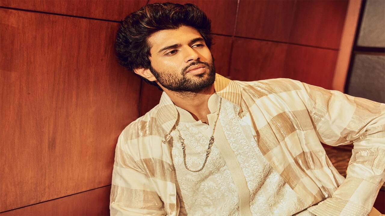 Vijay Deverakonda to return his fee Rs 6 crores to producers post Liger’s failure