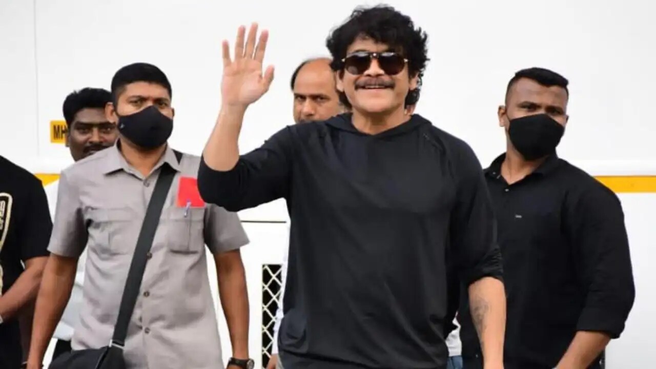 Nagarjuna Akkineni looks cool in casuals as he gets clicked at the Mumbai airport