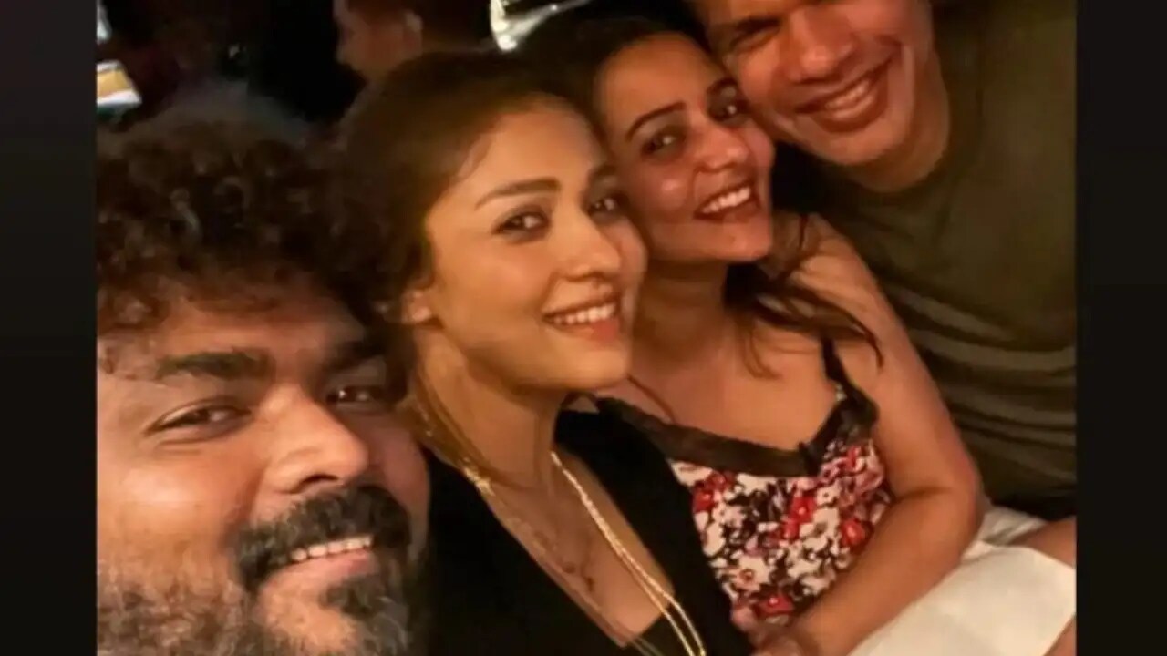 Director Vignesh Shivan shared a picture from a fun evening with his wife Nayanthara and friends
