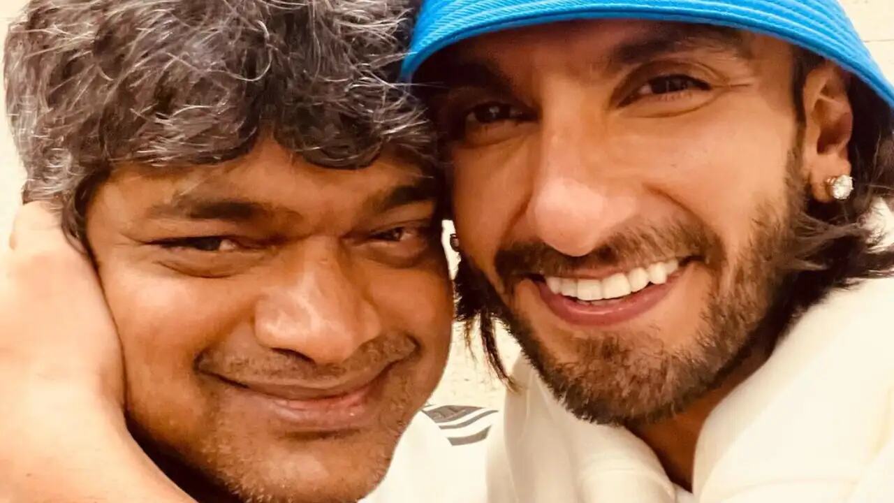 An adorable selfie of director Harish Shankar and Bollywood hunk Ranveer Singh has surfaced on social media