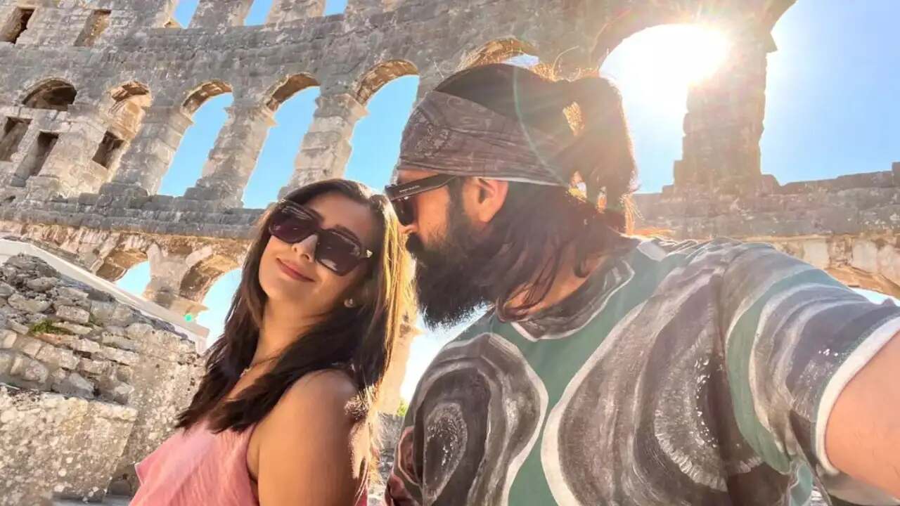 Yash clicks his wife Radhika’s picture in a romantic selfie