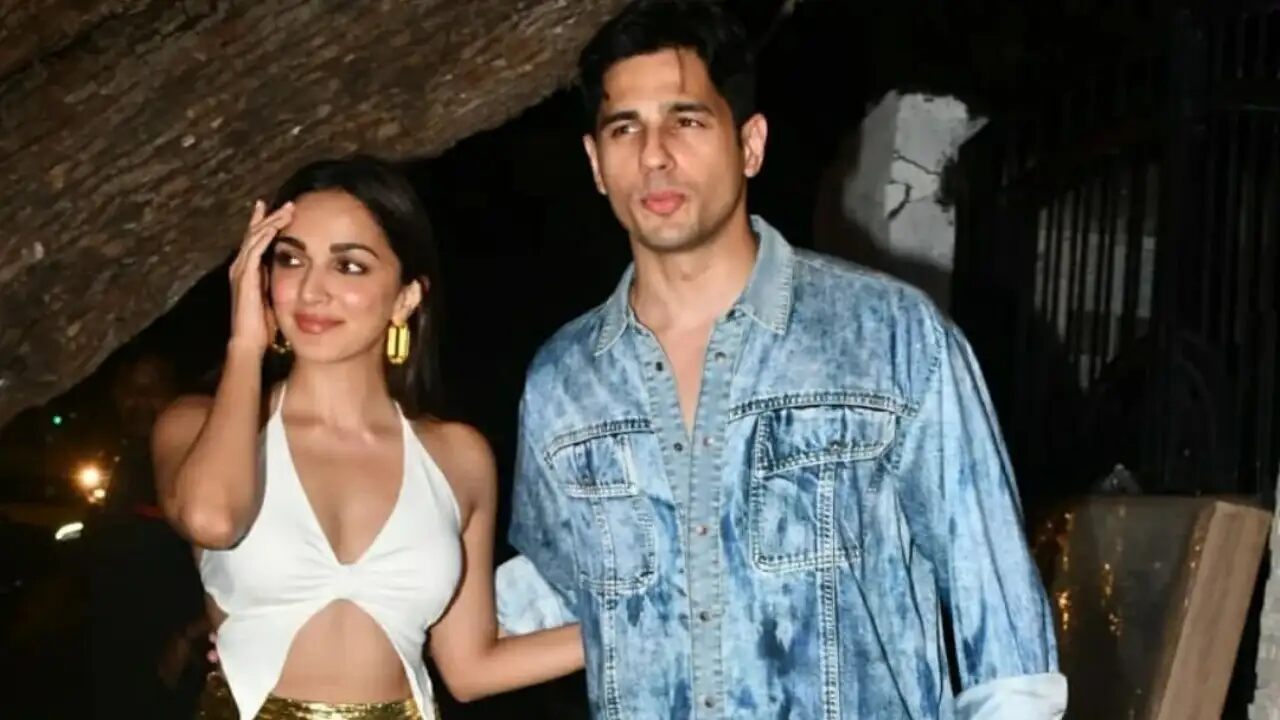 Lovebirds Sidharth Malhotra & Kiara Advani arrived together in style at Ashvini Yardi’s birthday bash