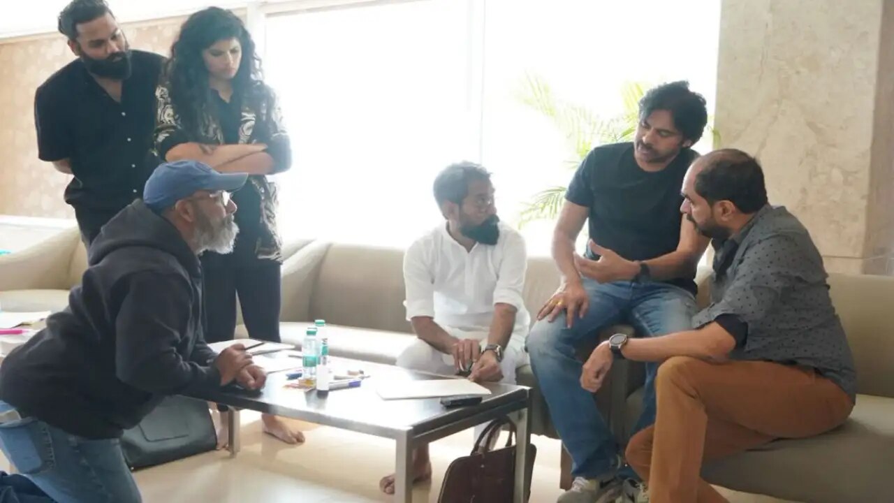 Pawan Kalyan busy with Hari Hara Veera Mallu