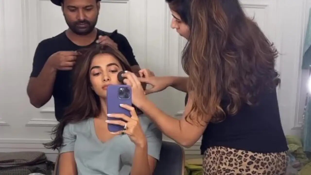 Pooja Hegde gets back to work despite an injured foot