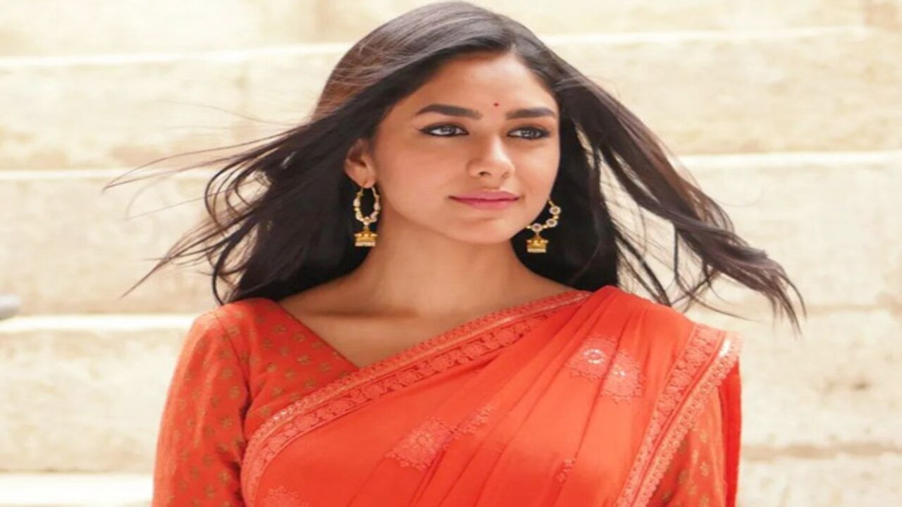 Mrunal Thakur felt ecstatic to take centre stage while making her debut performance on stage at the 67th Filmfare Awards South