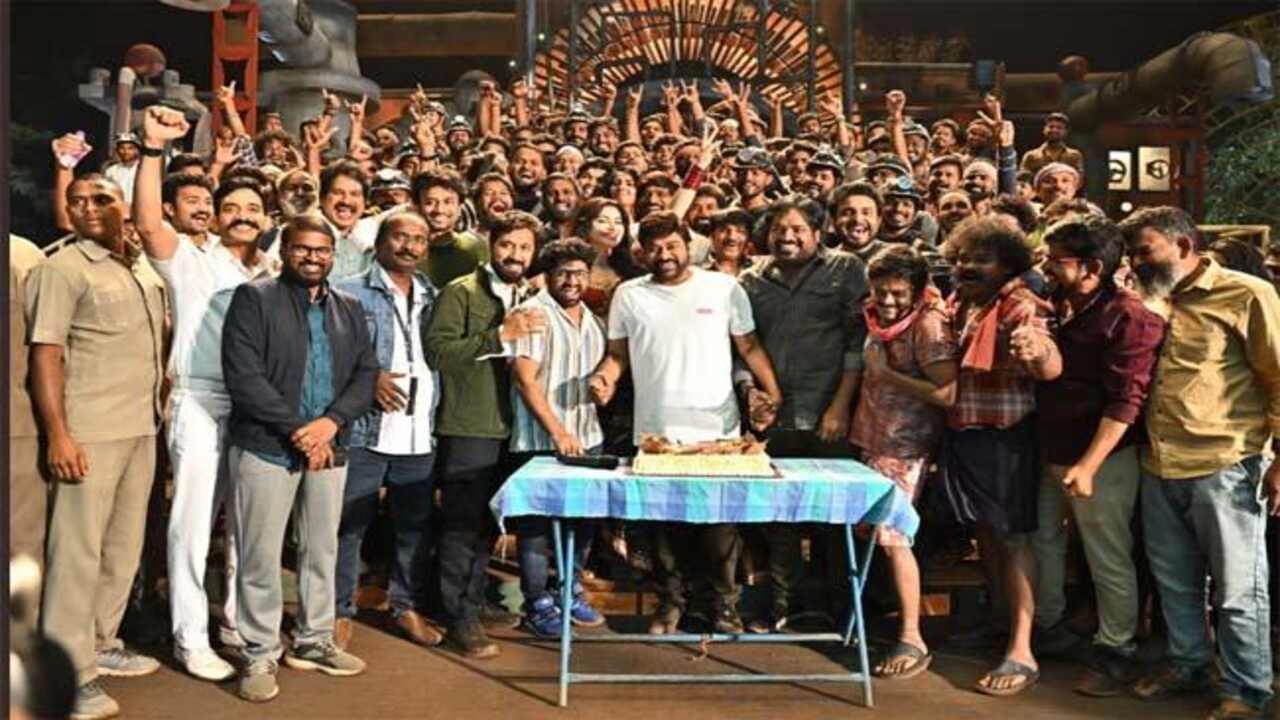 Urvashi Rautela and Chiranjeevi celebrate Meher Ramesh’s birthday on Waltair Veerayya sets