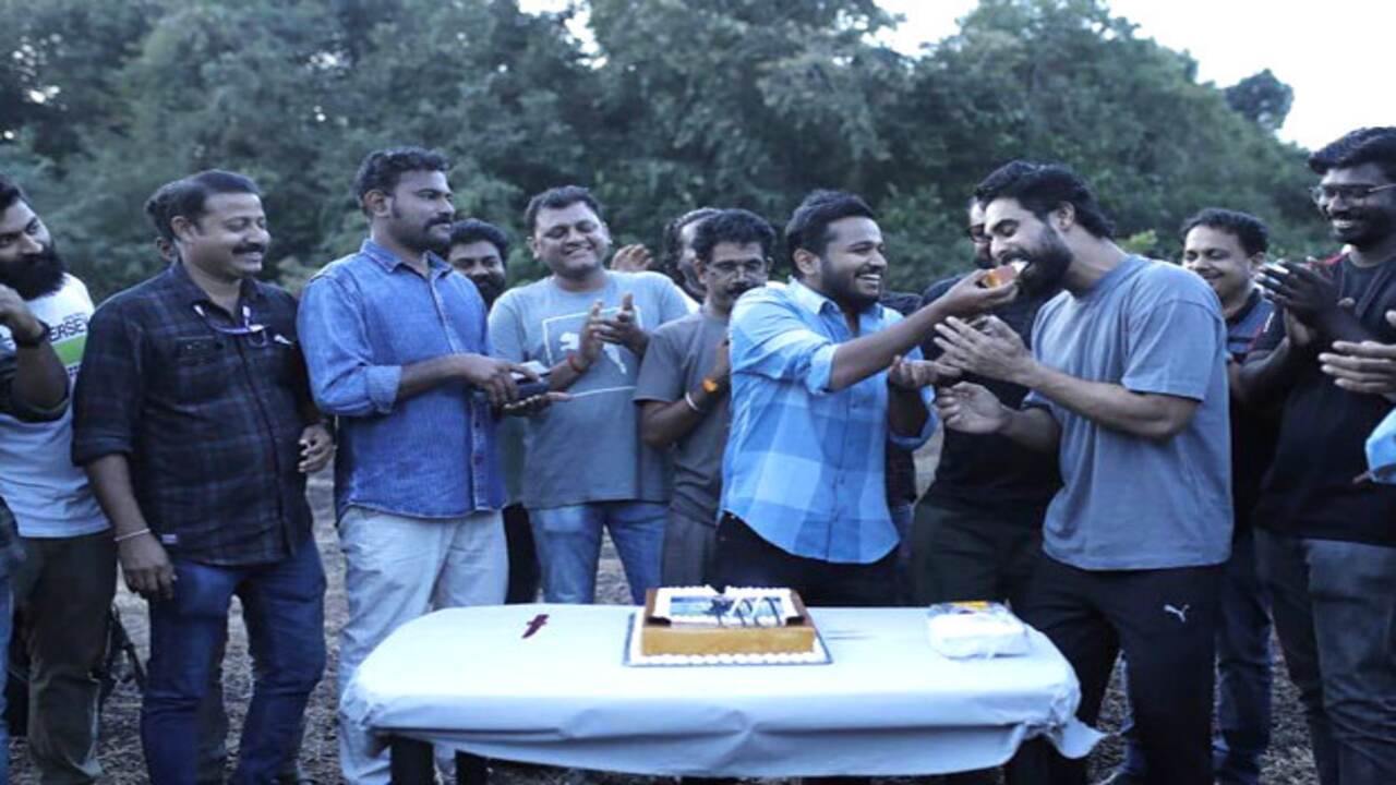 Tovino Thomas celebrates Minnal Murali director Basil Joseph’s win as Best Director at Asian Academy Creative Awards 2022