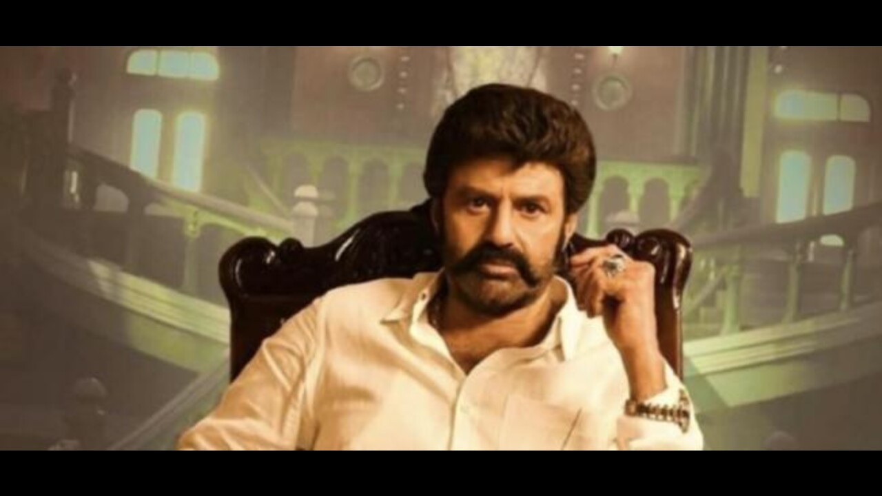 Balakrishna Watches Veera Simha Reddy First Day First Show at Bhramaramba Hyderabad