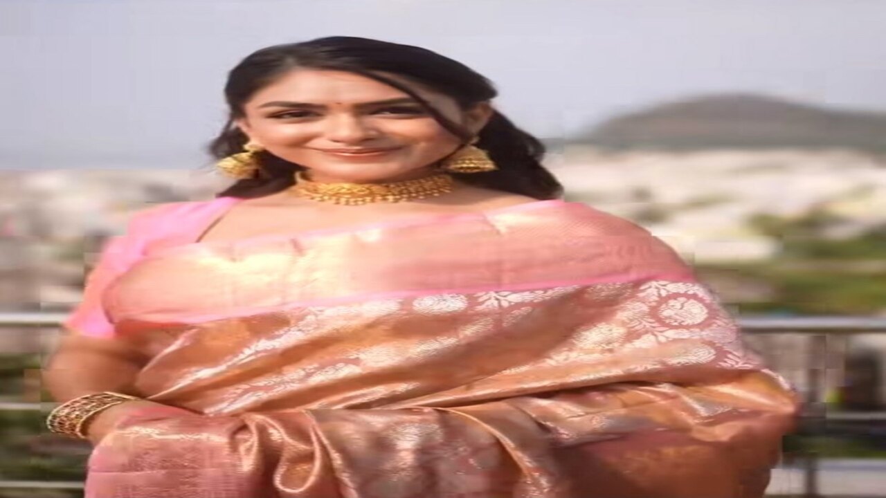 Mrunal Thakur looks true Indian beauty in Kanchipuram silk brocade sari by Kantakala