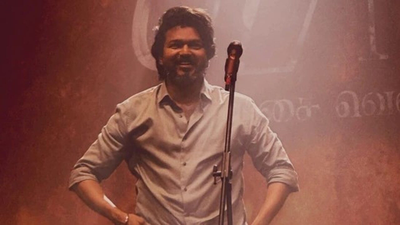 Composer James Vasanthan takes a dig at Vijay’s outfit for Varisu event