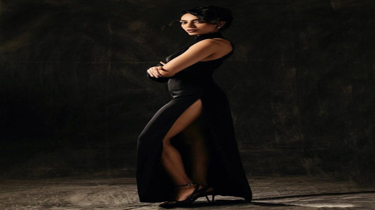 Sobhita looked super stylish in the bodycon black gown