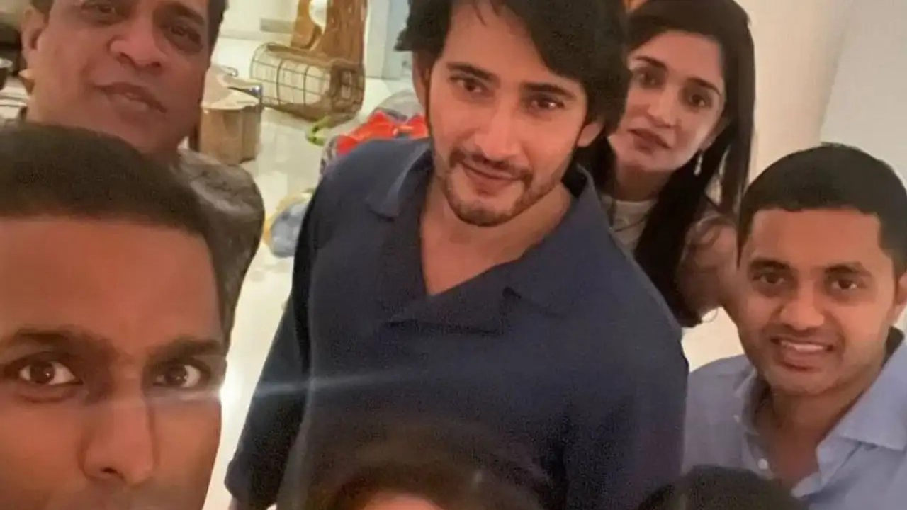 Mahesh Babu and Namrata turn hosts as they enjoy poolside dinner with their buddies
