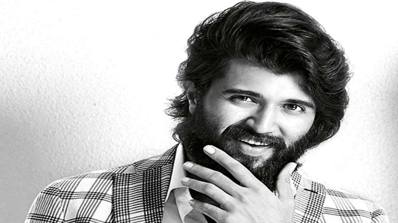 Vijay Deverakonda fulfills his promise & sends 100 fans on a paid trip to Manali