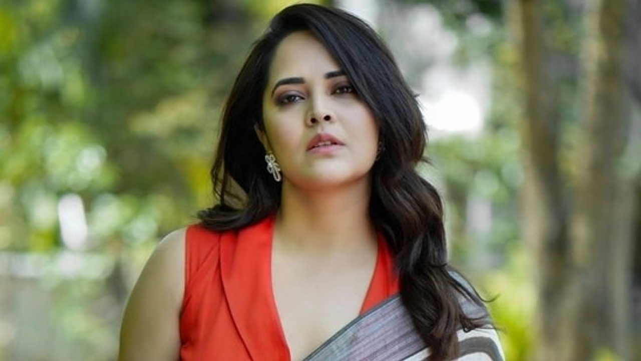 Did Anasuya Bhardwaj take a dig at Vijay devarakonda over Khushi poster?