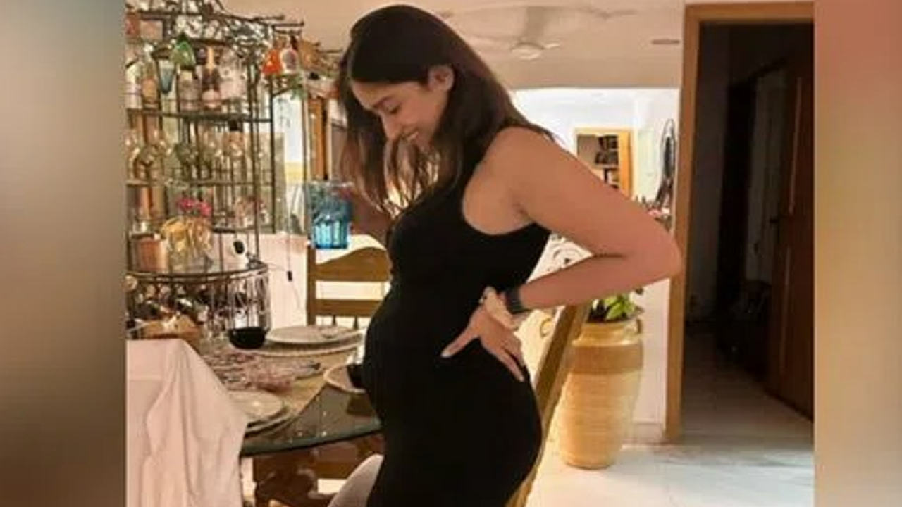 Ileana D’cruz flaunts her baby bump in new photos