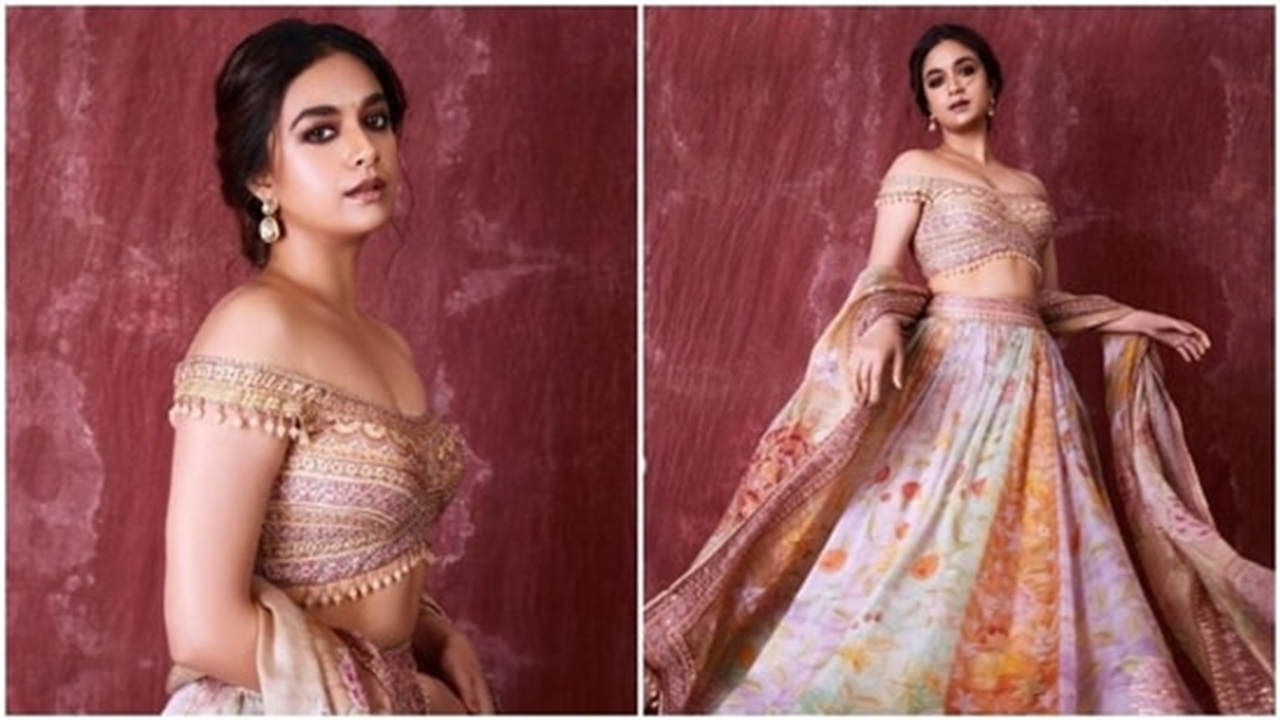 Keerthy Suresh looks divine in a pastel lehenga