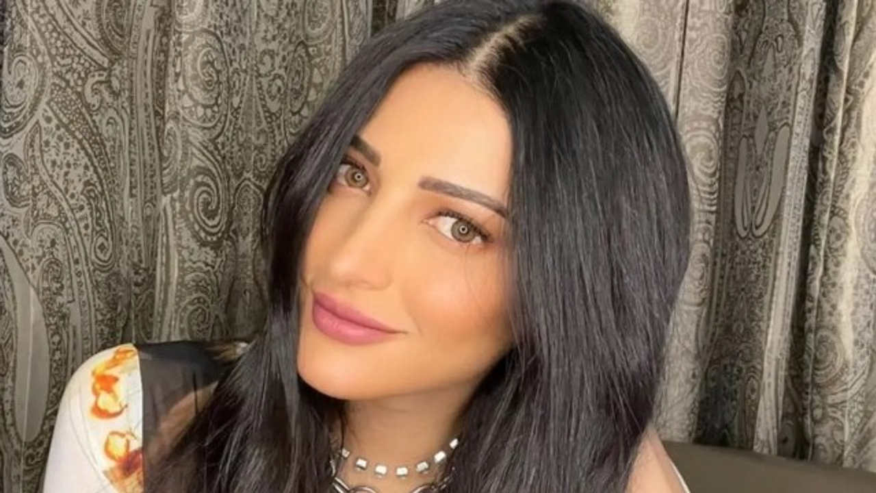 Shruti Haasan responds to a fan who asked if she ‘smokes pot’