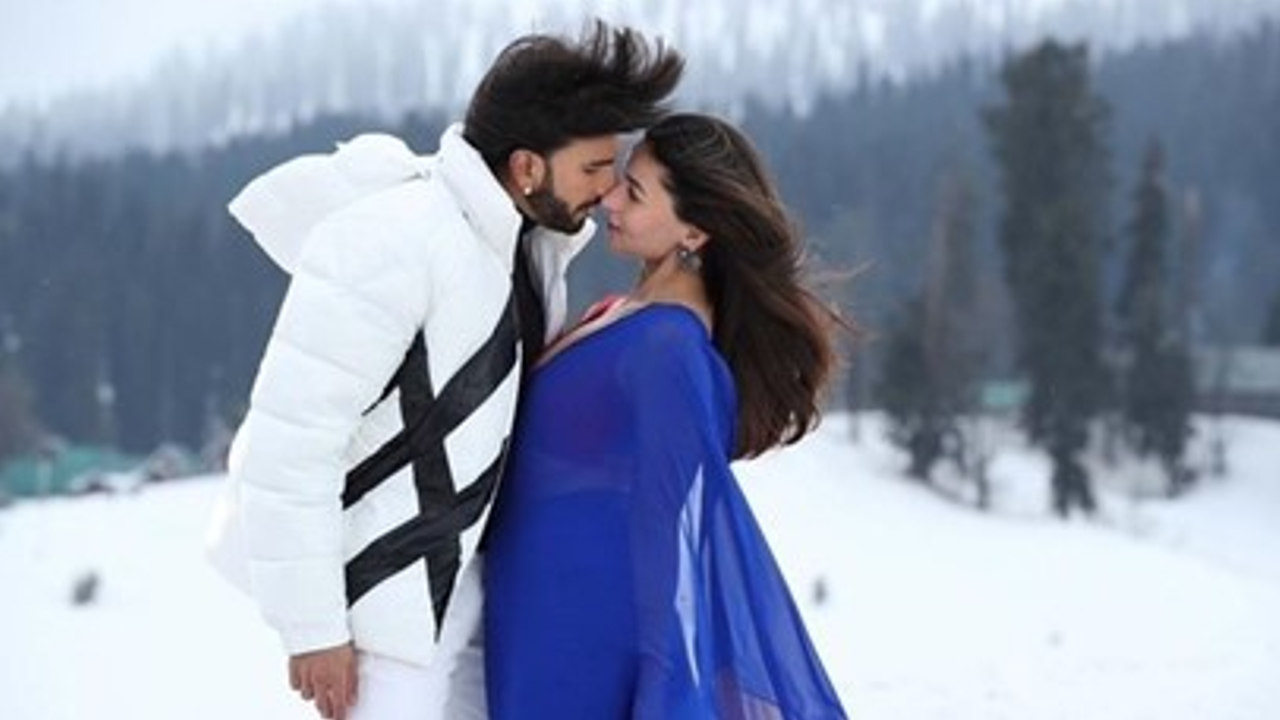 First song from Rocky Aur Rani Ki Prem Kahani Tum Kya Mile is out!